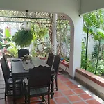 Habitación de lujo en hermosa casa frente al mar